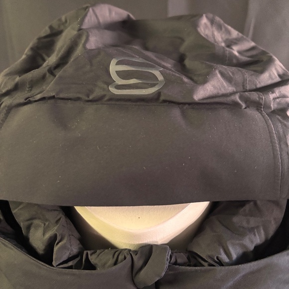 New womens large Aritzia Super Puff 2 O  Waterproof coat - Picture 2 of 7